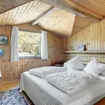 4 Bedroom Gorgeous Home In Blavand *
