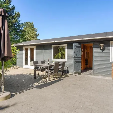 4 Bedroom Gorgeous Home In Blavand Сasa de vacaciones *