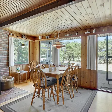 4 Bedroom Gorgeous Home In Blavand *