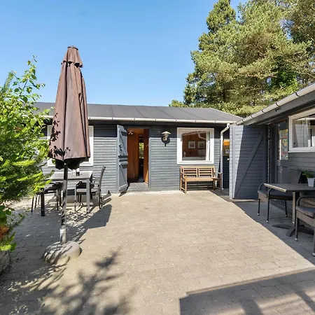 4 Bedroom Gorgeous Home In Blavand *